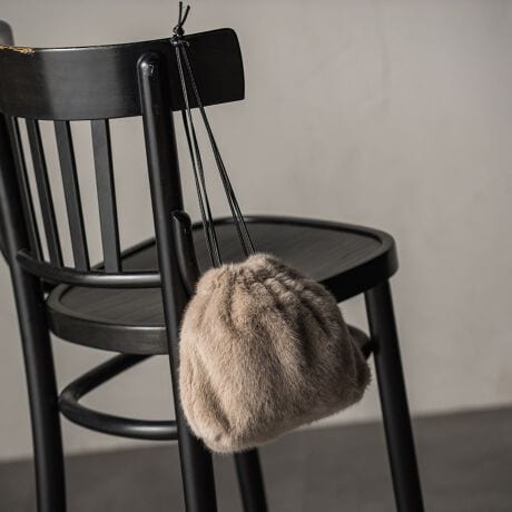 [^ԁF2114-56605]G߂yށAВobOBƂۂ݂̂tH炵AtFCXt@[ВobOBv킸GĂ܂GƁAy͂łBH~̑ɁAłƃ[h܂鑶݁Bfg 166cm 170cm / pTCY M摜̏i̓TvƂȂ܂̂Ŏۂ̏iƎdlAHATCY኱قȂꍇ܂Bql̃j^[ɂۂ̂FƑقȂꍇ܂BBe󋵂̓ɂAFقȂČꍇ܂B֘A[hFMAYSON GREY C\OC fB[X V lR[f lJWA 2025H~ 2025AW H~ H H v @/|GXe