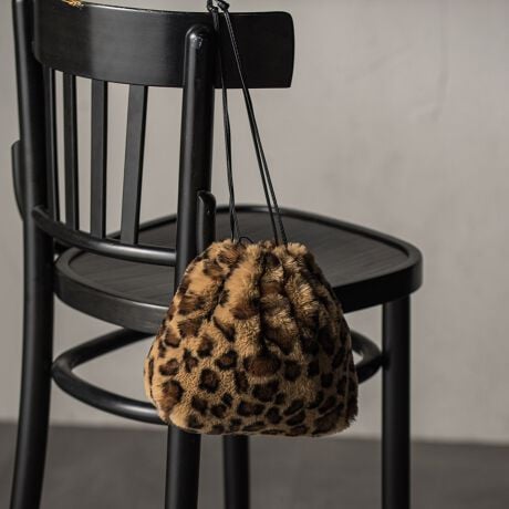 [^ԁF2114-56605]G߂yށAВobOBƂۂ݂̂tH炵AtFCXt@[ВobOBv킸GĂ܂GƁAy͂łBH~̑ɁAłƃ[h܂鑶݁Bfg 166cm 170cm / pTCY M摜̏i̓TvƂȂ܂̂Ŏۂ̏iƎdlAHATCY኱قȂꍇ܂Bql̃j^[ɂۂ̂FƑقȂꍇ܂BBe󋵂̓ɂAFقȂČꍇ܂B֘A[hFMAYSON GREY C\OC fB[X V lR[f lJWA 2025H~ 2025AW H~ H H v @/|GXe