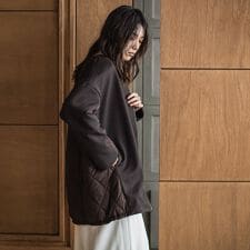 メイソングレイ(MAYSON GREY)のダンボール×キルティングロングノーカラーブルゾン