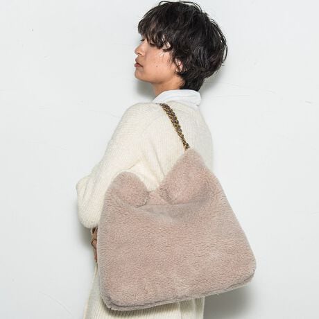 [^ԁF2102-56095]uVѐSƁANXȃ[hBṽtFCN[ggpABIh[̃V_[g[gobOBJWAɎg郊b`ȎAX^COObƊiグ܂BS[h`F[̃nhAVѐSƃNXfUCBA4TCYΉA|PbgA}OlbgJByVIOLAdfORO/BIh[zChECEWp̃obOuhBC^AVIOLA͎AORO͋Buh̗ŔAfUCi[C^AݏZɃv[gꂽ1940N̎Ƌ̊|vBƂɈNA؂ɈAĎ̃X^CɌȂ́Bȑ݂łĂقƂ肢߂ȂA㎿ŃgfBViȂȂɂ{̃GbZXDfUC𔭐MĂBfg 166cm 170cm / pTCY M摜̏i̓TvƂȂ܂̂Ŏۂ̏iƎdlAHATCY኱قȂꍇ܂Bql̃j^[ɂۂ̂FƑقȂꍇ܂BBe󋵂̓ɂAFقȂČꍇ܂B֘A[hFMAYSON GREY C\OC fB[X V lR[f lJWA 2025H~ 2025AW H~ ~ ~ @/|GXe {v |GXe AN E[ 