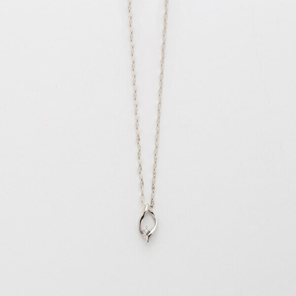 【美品】BLOOM K10ホワイトゴールドしずくペンダントネックレスダイヤモンド BLOOM（ブルーム） ネックレス K10 ホワイトゴールド ダイヤモンド