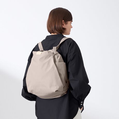 [^:20-040-03]AE^[|Pbg̎[Xy[XA2WAYȂǂ̋@\dAiCgxV[YBCfނ͍x̔G肪ǂ^t^gpĂ܂B\Ɍ̃jbg\邱ƂŌyێAKxȃnoĂ܂BFǂ}bgɎdオĂ邽߁Ax[VbNɎg₷V[YłBTCh̃V_[XgbvEɈ邱ƂŃbNɑςBוďdȂȂǂŎςƂɈuőΉł悤ɂȂĂ܂BA4TCYɑΉĂA|PbgLxɔzĂ̂ŁAfC[ɂ͂gxV[ł􂷂ACełBV[Ỹ{XgobOi20-040-04jƂ̕pg߁BOcI[v|Pbg~2,t@Xi[|Pbg~3,}Olbgt|Pbg~PA{̓ɒt@Xi[~1cI[v|Pbg~3,t@Xi[|Pbg~1,d؂t@Xi[|Pbg~1H{fނgpĂ܂ADt@Xi[ȂǂZ\܂B܂AH͉ivIȂ̂ł͂܂̂łӂBƖ̊֌WɂAۂFČꍇ܂B܂p\REX}[gtHȂǂ̊ɂA኱iƉ摜̃J[قȂꍇ܂B\߂B