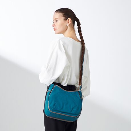 [^:20-045-01]A[JCu̕V[YBNԂƂĐlĈf݃CtX^Cɍ킹A@\TCYoXAfފς邱ƂɂAbvf[g܂Bc̃VGbgVNŁA[Xy[Xߎg₷ȂĂ܂BJ̃CEhĂÂɉ悤ȃfUCɁBɃX}[gɌoXɎdグĂ܂BCɂ̓^XgpiC^t^gpĂ܂BHł̐HɂĔ@ۂTCNiCgpĂAɂzBH{Ă邽ߋ}ȉJłSłB򊴂}Be[WCNȕŁAi`ȈۂɎdグĂ܂Bx[VbNANZgɂgx[ẂAwebJ[łBOcI[v|Pbg2,t@Xi[|Pbg~1,I[v|Pbg~2cI[v|Pbg~5,t@Xi[|Pbg~1Ɩ̊֌WɂAۂFČꍇ܂B܂p\REX}[gtHȂǂ̊ɂA኱iƉ摜̃J[قȂꍇ܂B\߂BH{fނgpĂ܂ADt@Xi[ȂǂZ\܂B܂AH͉ivIȂ̂ł͂܂̂łӂB