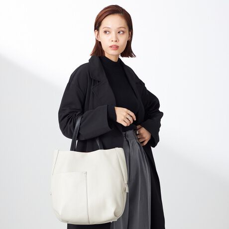 [^:YK-004-03]ؑ]Ƃ̃R{[VBl̂蒟11fځBU[L̂Ȃ₩ŎdグA炩ȃEhVGbg̃g[gobOBOʂ̑傫ȃ|PbgANZgɁBnɂ͖ؑ]񂲎gI肳ꂽN₩ȃJ[gpĂ܂BA4TCỸm[g^ubgƎ[ł邽߁Aʋ΂ʊwɂ҂ȑ傫B|PbgAē悤ɂȂĂ܂BTChɔzt@Xi[JƌJ悭ȂAוoꂵ₷Ȃɓn₷Ȃ̂|CgłBOcI[v|Pbg~1,I[v|Pbg~1,t@Xi[~2iTChjcI[v|Pbg~3,t@Xi[|Pbg~1,d؂t@Xi[|Pbg~1Ɩ̊֌WɂAۂFČꍇ܂B܂p\REX}[gtHȂǂ̊ɂA኱iƉ摜̃J[قȂꍇ܂B