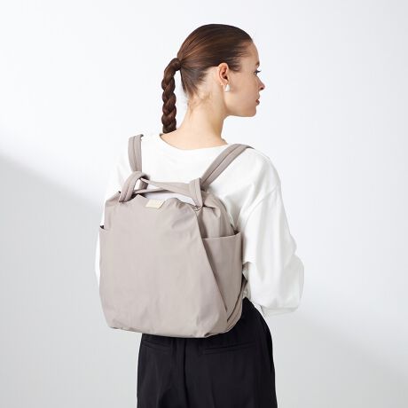 [^:20-040-05]yv]ɉāAminiTCYoIzȂוȂV[ɂ߂AgxV_[bNi20-040-03j̏߃TCYƂȂĂ܂BAE^[|Pbg̎[Xy[XA2WAYȂǂ̋@\dAiCgxV[YBCfނ͍x̔G肪ǂ^t^gpĂ܂B\Ɍ̃jbg\邱ƂŌyێAKxȃnoĂ܂BFǂ}bgɎdオĂ邽߁Ax[VbNɎg₷V[YłBTCh̃V_[XgbvEɈ邱ƂŃbNɑςBוďdȂȂǂŎςƂɈuőΉł悤ɂȂĂ܂BA4TCYɑΉĂA|PbgLxɔzĂ̂ŁAfC[ɂ͂gxV[ł􂷂ACełBV[Ỹ{XgobOi20-040-04jƂ̕pg߁BOcI[v|Pbg~2,t@Xi[|Pbg~3,}Olbgt|Pbg~P,{̓ɒt@Xi[~1cI[v|Pbg~3,t@Xi[|Pbg~1,d؂t@Xi[|Pbg~1H{fނgpĂ܂ADt@Xi[ȂǂZ\܂B܂AH͉ivIȂ̂ł͂܂̂łӂBƖ̊֌WɂAۂFČꍇ܂B܂p\REX}[gtHȂǂ̊ɂA኱iƉ摜̃J[قȂꍇ܂B\߂B