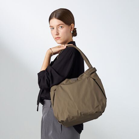 [^:20-040-05]yv]ɉāAminiTCYoIzȂוȂV[ɂ߂AgxV_[bNi20-040-03j̏߃TCYƂȂĂ܂BAE^[|Pbg̎[Xy[XA2WAYȂǂ̋@\dAiCgxV[YBCfނ͍x̔G肪ǂ^t^gpĂ܂B\Ɍ̃jbg\邱ƂŌyێAKxȃnoĂ܂BFǂ}bgɎdオĂ邽߁Ax[VbNɎg₷V[YłBTCh̃V_[XgbvEɈ邱ƂŃbNɑςBוďdȂȂǂŎςƂɈuőΉł悤ɂȂĂ܂BA4TCYɑΉĂA|PbgLxɔzĂ̂ŁAfC[ɂ͂gxV[ł􂷂ACełBV[Ỹ{XgobOi20-040-04jƂ̕pg߁BOcI[v|Pbg~2,t@Xi[|Pbg~3,}Olbgt|Pbg~P,{̓ɒt@Xi[~1cI[v|Pbg~3,t@Xi[|Pbg~1,d؂t@Xi[|Pbg~1H{fނgpĂ܂ADt@Xi[ȂǂZ\܂B܂AH͉ivIȂ̂ł͂܂̂łӂBƖ̊֌WɂAۂFČꍇ܂B܂p\REX}[gtHȂǂ̊ɂA኱iƉ摜̃J[قȂꍇ܂B\߂B