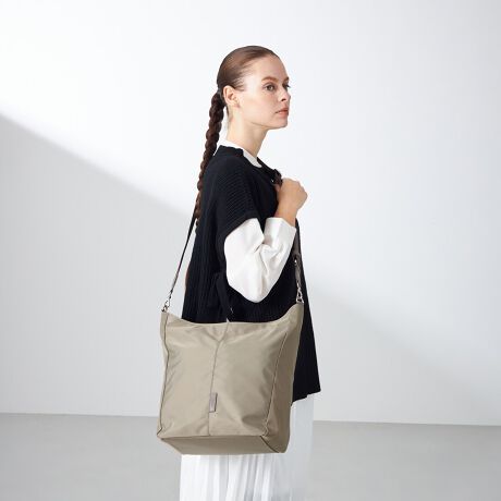 [^:20-047-02]J̃J[uCIȃV_[obOBVvłǂȃX^COɂ킹₷ACełBV[gXgbvƃOXgbv͂ꂼO\ƂȂĂAו̗ʂV[ɍ킹Ďgł܂B{̂ɂ͝H{cCiCgpBʂ̉JɂAsɂd󂵂܂ByďvȃiCnł̂ŁAfC[[Xɂ҂BA4TCYcɎ[ł邽߁Aʋ΂ʊwȂǂɂ߂łBOct@Xi[|Pbg~1cI[v|Pbg~2At@Xi[|Pbg~1H{fނgpĂ܂ADt@Xi[ȂǂZ\܂B܂AH͉ivIȂ̂ł͂܂̂łӂBƖ̊֌WɂAۂFČꍇ܂B܂p\REX}[gtHȂǂ̊ɂA኱iƉ摜̃J[قȂꍇ܂B\߂B