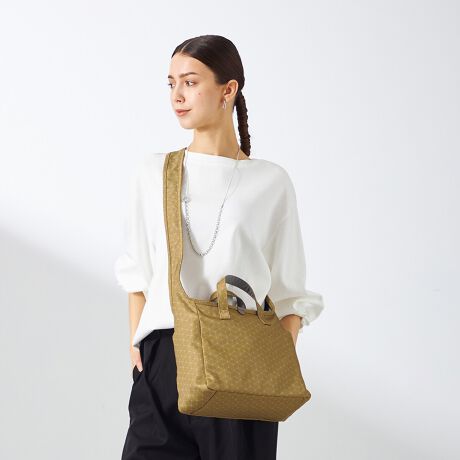 [^:10-012-01]"ƂJWAȃV_[obOɁAZ߂̃nh2waydlB͎[Xy[XׂĂA̎d֗ȍ\ɂȂĂ܂BCfނƃCjOƂ̃oCJ[y߂J[ÓAgpɋCグĂ|CgɁBL[rbNƃ|Cghbggݍ킹IWĩp^[CNWFbgvgĂ܂B̎gpė}A340gƌyʂɎdグĂ܂BOcI[v|Pbg~2At@Xi[|Pbg~1@cI[v|Pbg~2Ct@Xi[|Pbg~1H{fނgpĂ܂ADt@Xi[ȂǂZ\܂B܂AH͉ivIȂ̂ł͂܂̂łӂBƖ̊֌WɂAۂFČꍇ܂B܂p\REX}[gtHȂǂ̊ɂA኱iƉ摜̃J[قȂꍇ܂B\߂B26/O[WwebJ[łB