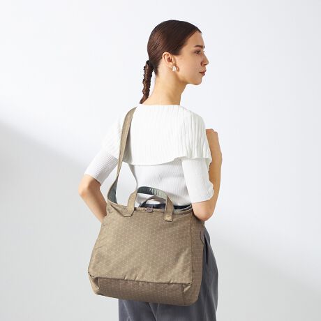 [^:10-012-02]"ƂJWAȃV_[obOɁAZ߂̃nh2waydlB͎[Xy[XׂĂA̎d֗ȍ\ɂȂĂ܂BCfނƃCjOƂ̃oCJ[y߂J[ÓAgpɋCグĂ|CgɁBA4TCY[\ȃTCYł̂ŁAʋ΂ʊwȂǂ̉וȂ肪ȃV[ɑ劈BL[rbNƃ|Cghbggݍ킹IWĩp^[CNWFbgvgĂ܂B̎gpė}A480gƌyʂɎdグĂ܂BOcI[v|Pbg~2At@Xi[|Pbg~1@cI[v|Pbg~6At@Xi[|Pbg~2H{fނgpĂ܂ADt@Xi[ȂǂZ\܂B܂AH͉ivIȂ̂ł͂܂̂łӂBƖ̊֌WɂAۂFČꍇ܂B܂p\REX}[gtHȂǂ̊ɂA኱iƉ摜̃J[قȂꍇ܂B\߂B26/O[WwebJ[łB