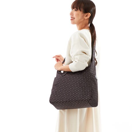 [^:10-012-02]"ƂJWAȃV_[obOɁAZ߂̃nh2waydlB͎[Xy[XׂĂA̎d֗ȍ\ɂȂĂ܂BCfނƃCjOƂ̃oCJ[y߂J[ÓAgpɋCグĂ|CgɁBA4TCY[\ȃTCYł̂ŁAʋ΂ʊwȂǂ̉וȂ肪ȃV[ɑ劈BL[rbNƃ|Cghbggݍ킹IWĩp^[CNWFbgvgĂ܂B̎gpė}A480gƌyʂɎdグĂ܂BOcI[v|Pbg~2At@Xi[|Pbg~1@cI[v|Pbg~6At@Xi[|Pbg~2H{fނgpĂ܂ADt@Xi[ȂǂZ\܂B܂AH͉ivIȂ̂ł͂܂̂łӂBƖ̊֌WɂAۂFČꍇ܂B܂p\REX}[gtHȂǂ̊ɂA኱iƉ摜̃J[قȂꍇ܂B\߂B26/O[WwebJ[łB