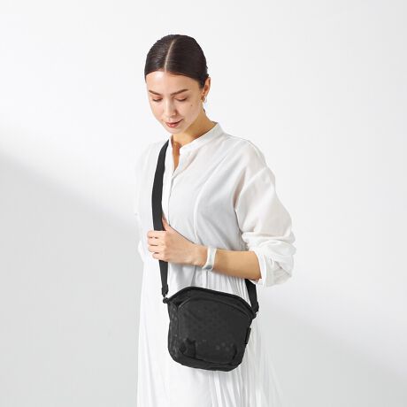 [^:10-013-01]킸D]Polka DotsV[YBC̑fނɂ͝H{hbg̃WJ[hngpĂApx̉ŕ̌ς邽߂肰Ȃ܂Btɂ̓TCNU[̗pAVbNȈۂɁBS̓IɊۂLb`[ȕ͋CłAtg̃|PbgƊJӂɑpCsOfUC̃|CgɂȂĂ܂BCJ̓_ut@Xi[ŁAgɂ܂BꌩRpNgȃV_[obOłA܂Ƃ邽߃~jzAX}[gtHAnJ`ApXP[XAbvȂǂoɕKvȉו[\łBig痷s̋MdipobOƂĂd󂷂ACełBOct@Xi[|Pbg~2,}Olbgt|Pbg~2cI[v|Pbg~1,t@Xi[|Pbg~1Ɩ̊֌WɂAۂFČꍇ܂B܂p\REX}[gtHȂǂ̊ɂA኱iƉ摜̃J[قȂꍇ܂B\߂B