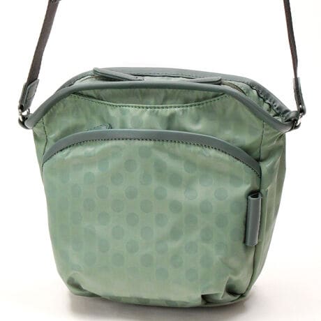 [^:10-013-01]킸D]Polka DotsV[YBC̑fނɂ͝H{hbg̃WJ[hngpĂApx̉ŕ̌ς邽߂肰Ȃ܂Btɂ̓TCNU[̗pAVbNȈۂɁBS̓IɊۂLb`[ȕ͋CłAtg̃|PbgƊJӂɑpCsOfUC̃|CgɂȂĂ܂BCJ̓_ut@Xi[ŁAgɂ܂BꌩRpNgȃV_[obOłA܂Ƃ邽߃~jzAX}[gtHAnJ`ApXP[XAbvȂǂoɕKvȉו[\łBig痷s̋MdipobOƂĂd󂷂ACełBOct@Xi[|Pbg~2,}Olbgt|Pbg~2cI[v|Pbg~1,t@Xi[|Pbg~1Ɩ̊֌WɂAۂFČꍇ܂B܂p\REX}[gtHȂǂ̊ɂA኱iƉ摜̃J[قȂꍇ܂B\߂B