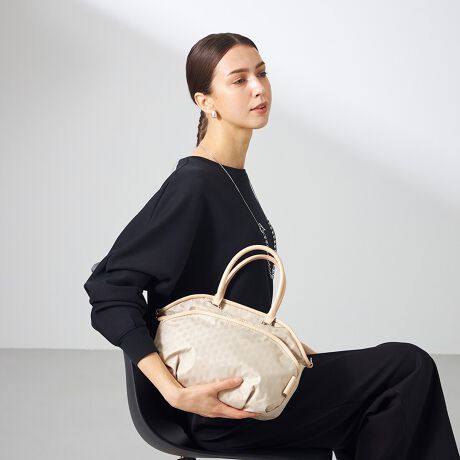 [^:10-013-02]킸D]Polka DotsV[YBC̑fނɂ͝H{hbg̃WJ[hngpĂApx̉ŕ̌ς邽߂肰Ȃ܂Btɂ̓TCNU[̗pAVbNȈۂɁBS̓IɊۂLb`[ȕ͋CłAtg̃|PbgƊJӂɑpCsOfUC̃|CgɂȂĂ܂BCJ̓_ut@Xi[ŁAgɂ܂BO\ȃOXgbvtĂ邽߁AnhobOƂĂV_[obOƂĂg2WAYdlłB܂LA500mlybg{gⒷzA܂ݎPȂǂ[ł܂̂ŁAו߂ȎłSBTCNU[gpnhp[c͈₷AƂɂȂĂ܂BOct@Xi[|Pbg~2,}Olbgt|Pbg~2cI[v|Pbg~2,t@Xi[|Pbg~1Ɩ̊֌WɂAۂFČꍇ܂B܂p\REX}[gtHȂǂ̊ɂA኱iƉ摜̃J[قȂꍇ܂B\߂B