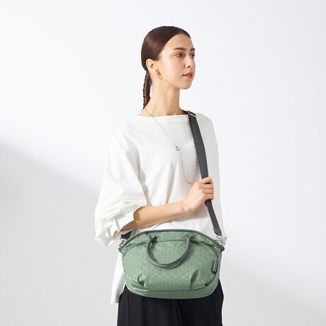 [^:10-013-02]킸D]Polka DotsV[YBC̑fނɂ͝H{hbg̃WJ[hngpĂApx̉ŕ̌ς邽߂肰Ȃ܂Btɂ̓TCNU[̗pAVbNȈۂɁBS̓IɊۂLb`[ȕ͋CłAtg̃|PbgƊJӂɑpCsOfUC̃|CgɂȂĂ܂BCJ̓_ut@Xi[ŁAgɂ܂BO\ȃOXgbvtĂ邽߁AnhobOƂĂV_[obOƂĂg2WAYdlłB܂LA500mlybg{gⒷzA܂ݎPȂǂ[ł܂̂ŁAו߂ȎłSBTCNU[gpnhp[c͈₷AƂɂȂĂ܂BOct@Xi[|Pbg~2,}Olbgt|Pbg~2cI[v|Pbg~2,t@Xi[|Pbg~1Ɩ̊֌WɂAۂFČꍇ܂B܂p\REX}[gtHȂǂ̊ɂA኱iƉ摜̃J[قȂꍇ܂B\߂B