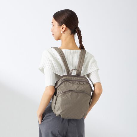 [^:10-013-03]킸D]Polka DotsV[YBC̑fނɂ͝H{hbg̃WJ[hngpĂApx̉ŕ̌ς邽߂肰Ȃ܂Btɂ̓TCNU[̗pAVbNȈۂɁBS̓IɊۂLb`[ȕ͋CłAtg̃|PbgƊJӂɑpCsOfUC̃|CgɂȂĂ܂BCJ̓_ut@Xi[ŁAgɂ܂B500mlybg{gcɎ[łAɐ܂ݎPA~j|[`ȂǂĂ܂]T郁C[́AꌩRpNgȂeʁBwɂ͑傫߂̃t@Xi[|Pbg܂̂ŁAzX}[gtHȂǂ̋Mdi̎dɕ֗łBA4TCY͎[ł܂񂪁A傫ȂbN͂ŗ󂯂ĂgxV[ɑ劈BOcI[v|Pbg~2,t@Xi[|Pbg~2,}Olbgt|Pbg~1cI[v|Pbg~2,t@Xi[|Pbg~1Ɩ̊֌WɂAۂFČꍇ܂B܂p\REX}[gtHȂǂ̊ɂA኱iƉ摜̃J[قȂꍇ܂B\߂B