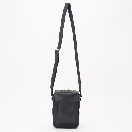 [^:YK-005-01]^ޔƂ̃R{[VBl̂蒟5fځBiCƃTCNU[gݍ킹AIȃCӎV_[obOBƂVGbgŐꂽۂłACfނɂ͝H{iCgpĂ̂ŃANeBuɎgĂ܂Bg₷ƗVѐS̃oXӎ񎩐g̐Fւ̂肪J[́A炩ȓ̉ł̂oɂ҂BÕ|PbgECJ̓t@Xi[dlł߂̂ŁAhƖʂSB500mlybg{g[\ȃTCYŁAX}[gtH₨zȂǂ̋Mdi邽ߗs̃TuobOƂĂ߂łBOct@Xi[|Pbg~2@cI[v|Pbg~1Ct@Xi[|Pbg~1H{fނgpĂ܂ADt@Xi[ȂǂZ\܂B܂AH͉ivIȂ̂ł͂܂̂łӂBƖ̊֌WɂAۂFČꍇ܂B܂p\REX}[gtHȂǂ̊ɂA኱iƉ摜̃J[قȂꍇ܂B\߂B