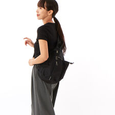 イザック ヴーエ(ysaccsvouset)の【Y’SACCS vous et】フロントファスナークロスボディバッグ