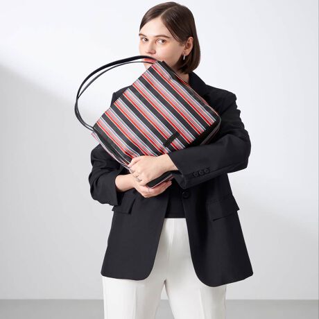 [^:10-016-02]CUbN̐lCԏĩj[Yɍ킹ăTCYׂȎdlAo[WAbvăj[AB_ŃJtȃXgCvp^[̓IWiŕNACNWFbgvgŕ\Ă܂Bt@Xi[̃pR[hȃ|CgɁB3w\ƂȂĂAOɂ}Olbg|PbgzĂ̂ŁAƎo[̂ɂ҂łBA4TCY[\Ȃ̂ŁAʋ΁EʊwȂǂ̃fC[V[ɂ߂łBOc}Olbgt|Pbg~3i2͂jcI[v|Pbg~2,t@Xi[|Pbg~1BeƖ̊֌WɂAFČꍇ܂B@܂p\REX}[gtHȂǂ̊ɂA኱iƉ摜̃J[قȂꍇ܂B\߂Bfނ̓Ȁo͌̂ɂĈقȂ܂B\߂B