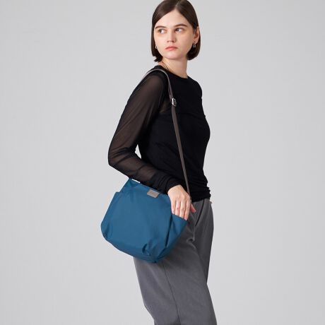 [^:20-040-07]yv]ɉāAminiTCYoIzƂoɂ߂AgxV_[i20-040-02j̏߃TCYƂȂĂ܂BAE^[|Pbg̎[Xy[XA2WAYȂǂ̋@\dAiCgxV[YBCfނ͍x̔G肪ǂ^t^gpĂ܂B\Ɍ̃jbg\邱ƂŌyێAKxȃnoĂ܂BFǂ}bgɎdオĂ邽߁Ax[VbNɎg₷V[YłB|PbgLxɔzĂV_[obÓAfC[ɂ͂AgxV[ł􂷂ACełBV[Ỹ{XgobOi20-040-04jƂ̕pg߁BOcI[v|Pbg~2,t@Xi[|Pbg~2,}Olbgt|Pbg~1cI[v|Pbg~1,t@Xi[|Pbg~1H{fނgpĂ܂ADt@Xi[ȂǂZ\܂B܂AH͉ivIȂ̂ł͂܂̂łӂBƖ̊֌WɂAۂFČꍇ܂B܂p\REX}[gtHȂǂ̊ɂA኱iƉ摜̃J[قȂꍇ܂B\߂B