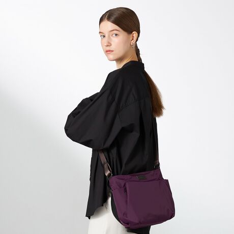 [^:20-040-07]yv]ɉāAminiTCYoIzƂoɂ߂AgxV_[i20-040-02j̏߃TCYƂȂĂ܂BAE^[|Pbg̎[Xy[XA2WAYȂǂ̋@\dAiCgxV[YBCfނ͍x̔G肪ǂ^t^gpĂ܂B\Ɍ̃jbg\邱ƂŌyێAKxȃnoĂ܂BFǂ}bgɎdオĂ邽߁Ax[VbNɎg₷V[YłB|PbgLxɔzĂV_[obÓAfC[ɂ͂AgxV[ł􂷂ACełBV[Ỹ{XgobOi20-040-04jƂ̕pg߁BOcI[v|Pbg~2,t@Xi[|Pbg~2,}Olbgt|Pbg~1cI[v|Pbg~1,t@Xi[|Pbg~1H{fނgpĂ܂ADt@Xi[ȂǂZ\܂B܂AH͉ivIȂ̂ł͂܂̂łӂBƖ̊֌WɂAۂFČꍇ܂B܂p\REX}[gtHȂǂ̊ɂA኱iƉ摜̃J[قȂꍇ܂B\߂B