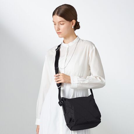 [^:20-054-02]W̐noCAXɂ͂킹fUC̃V[YB2F̐F̎킹ĐDグ|GXefނgpĂA\ʊɉsvXBp[č`ANZgɂȂAJWAȂ[hȕ͋C킹fC[obOłBVvȂ̂fUĆAWF_[XɃX^CĂ܂BXNGAȃVGbg̃V_[obOł̂ŁA500mlybg{gcɂTCYłBOct@Xi[|Pbg~1,}Olbgt|Pbg~1cI[v|Pbg~2,t@Xi[|Pbg~1H{fނgpĂ܂ADt@Xi[ȂǂZ\܂B܂AH͉ivIȂ̂ł͂܂̂łӂBƖ̊֌WɂAۂFČꍇ܂B܂p\REX}[gtHȂǂ̊ɂA኱iƉ摜̃J[قȂꍇ܂B\߂B