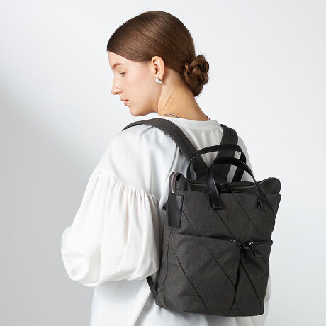 [^:20-054-03]W̐noCAXɂ͂킹fUC̃V[YB2F̐F̎킹ĐDグ|GXefނgpĂA\ʊɉsvXBp[č`ANZgɂȂAJWAȂ[hȕ͋C킹fC[obOłBVvȂ̂fUĆAWF_[XɃX^CĂ܂BnhƎ邽ߓdԓȂǂł񂵂₷Ap˔ACełBOct@Xi[|Pbg~3,}Olbgt|Pbg~1cI[v|Pbg~2,t@Xi[|Pbg~1H{fނgpĂ܂ADt@Xi[ȂǂZ\܂B܂AH͉ivIȂ̂ł͂܂̂łӂBƖ̊֌WɂAۂFČꍇ܂B܂p\REX}[gtHȂǂ̊ɂA኱iƉ摜̃J[قȂꍇ܂B\߂B