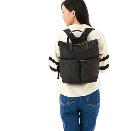 [^:20-054-03]W̐noCAXɂ͂킹fUC̃V[YB2F̐F̎킹ĐDグ|GXefނgpĂA\ʊɉsvXBp[č`ANZgɂȂAJWAȂ[hȕ͋C킹fC[obOłBVvȂ̂fUĆAWF_[XɃX^CĂ܂BnhƎ邽ߓdԓȂǂł񂵂₷Ap˔ACełBOct@Xi[|Pbg~3,}Olbgt|Pbg~1cI[v|Pbg~2,t@Xi[|Pbg~1H{fނgpĂ܂ADt@Xi[ȂǂZ\܂B܂AH͉ivIȂ̂ł͂܂̂łӂBƖ̊֌WɂAۂFČꍇ܂B܂p\REX}[gtHȂǂ̊ɂA኱iƉ摜̃J[قȂꍇ܂B\߂B