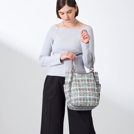 [^:10-015-02]lC̒ԃfx[XɁAVɓoꂷIWĩp^[uh[CO`FbNvgpV[YB1ɑ΂4F̔zFō쐬A菑̃`FbNVvȌ`Ƀ}b`Ă܂B[hȕ͋CȂAقǗǂ邽߃fC[[Xɂ҂B|PbgAdĎ[₷ȂĂ܂BO[WEBJ[łOcI[v|Pbg~2,t@Xi[|Pbg~1,I[v|Pbg~2cI[v|Pbg~4,t@Xi[|Pbg~1H{fނgpĂ܂ADt@Xi[ȂǂZ\܂B܂AH͉ivIȂ̂ł͂܂̂łӂBƖ̊֌WɂAۂFČꍇ܂B܂p\REX}[gtHȂǂ̊ɂA኱iƉ摜̃J[قȂꍇ܂B\߂Bfނ̓Ȁo͌̂ɂĈقȂ܂B\߂B