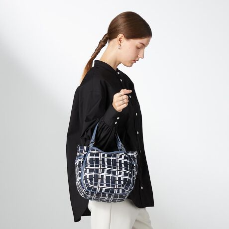 [^:10-015-04]lC̒ԃfx[XɁAVɓoꂷIWĩp^[uh[CO`FbNvgpV[YB1ɑ΂4F̔zFō쐬A菑̃`FbNVvȌ`Ƀ}b`Ă܂B[hȕ͋CȂAقǗǂ邽߃fC[[Xɂ҂B|PbgAdĎ[₷ȂĂ܂BO\ȃV_[XgbvtŁA2WAYdlłBO[WEBJ[łOcI[v|Pbg~2,t@Xi[|Pbg~1,I[v|Pbg~2cI[v|Pbg~4,t@Xi[|Pbg~1H{fނgpĂ܂ADt@Xi[ȂǂZ\܂B܂AH͉ivIȂ̂ł͂܂̂łӂBƖ̊֌WɂAۂFČꍇ܂B܂p\REX}[gtHȂǂ̊ɂA኱iƉ摜̃J[قȂꍇ܂B\߂Bfނ̓Ȁo͌̂ɂĈقȂ܂B\߂B