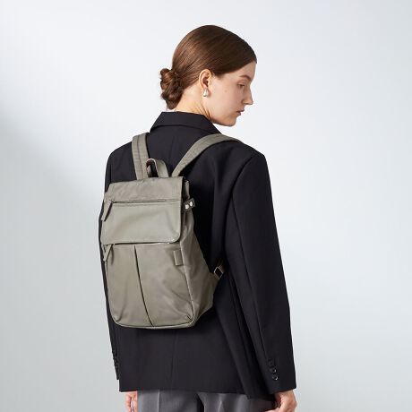 CUbÑiC~vRrV[Y@bNTbNyʂȃiCƏ_炩ȋvRrɂAYSACCSiCUbNj̃iC~vRrV[YbNTbNBVvVbNȃfUCŁAR[fɎ咣킹₷ACełBȂ͑ϋ@\IɂȂĂAO2̃|Pbg݂Ă邱Ƃɉw̃t@Xi[J΁AtbvJȂĂɒڎ肪悤ɂȂĂ܂B܂AyʂȍŔw₷Ƃ|CgłB[^:2060446]