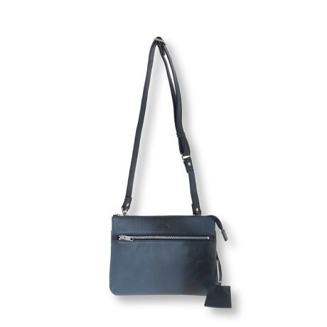 [^ԁFM0153EBG104]ylXȃV[ŊBl̂߂̃Nb`/V_[obOzԂ̂QWAYNb`obOFU[ŕʒBVvłȂAFU[œƎ̖͂ĂAl̂߂̃Nb`/V_[obOBgނقǂɐ[܂镗ƁAו܂ŎpɂfUCɁA2WAYŎgėp̍ŁAlXȃV[Ŋ􂷂邱ƊԈႢȂ̃obOłByfUC/fށzŝ\͓IȁAF̋vgpB傤ǂ悢TCYƃV_[XgbvA|PbgȂǂ̎pɉAϋv̂fނgp邱ƂŁAp܂ByfBe[zt̃XgbvZbg΃V_[obOƂĎgp\BNb`obO̓tH[}ȃV[ŁAV_[obO̓JWAgƕLV`G[VŊ􂵂܂B|PbgA߂Ȃ炵Ƌ@\Ǝ[͂˔obOłBySEEKER (V[J[)zSEEKEŔA㎿ȑfނƐꂽfUCŁAl̃CtX^Cʂ郌U[uhłBuhɂ́gTҁhƂӖ߂ĂA炵X^Cǋ錻̒jɌACeĂĂ܂B`IȃNtg}Vbv󂯌pȂA_ȊꂽfUCBobOv𒆐SɁAVvŋ@\IȃACeWJĂ܂B{ɂAgقǂɖ킢[ȂfނoNωy߂̂͂̂ЂƂłBSEEKEŔAt@bVɕqȕrWlXV[Ŋ􂷂܂ŁA̎xW߂uhƂĐi𑱂Ă܂BƖẺAPCX}[gtHȂǂ̊ɂAiƉ摜̃J[̌قȂꍇ܂B摜̓Tv̂߁AFTCY̎dlύXɂȂꍇ܂BTCY͕ЋK̍̐ɂċLڂĂ܂A኱̌̍ꍇ܂B