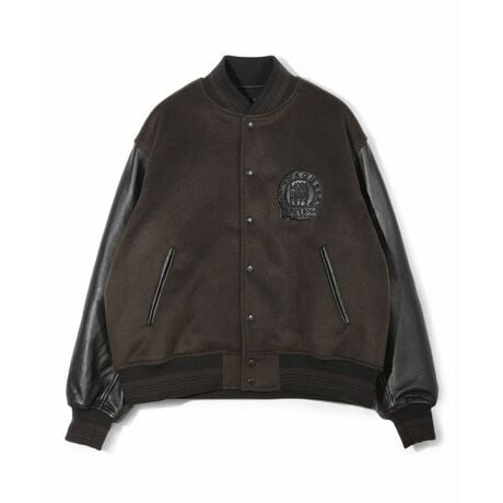 [^ԁFM0154FJM701]y80N̋Lƌ̊B̃X^WfʂȈꒅz̃fBN^[AS|80ÑX^Wx[XɁANGCeBufBN^[cT㕗ɃfB50NLOrWAɂĔoD̎RcFVpĂACeBbNXYI[o[TCYɁA_[NJ[ł܂Ƃ߂VbNȃJ[OŁÂl̘Ȃ܂\X^WłByf/fUCzgɃ_[NuẼ\tggAɃubÑU[gpBȂ₩ŒSn̗ǂ㎿ȑfފɉAbyhJ̓ubNœBFñ_[NJ[ł܂Ƃ߂fUĆANVJłȂ烂_AiőlۂۂłByVGbgzc̍SAWXg[YVGbg͑l̗]TƌIȃbNXY܂BCi[𒅍߂p˔AH~{Ԃ܂ŁAp܂ByfBe[ztgɂ̓U[̃byAobNɂ͎hJ{Ă܂BFn̔zFł܂Ƃ߂邱ƂŁA咣ȂVbNȃJWAEFAɁBfj`mpȂǃJWAȃACełȂAgbhȃXbNXȂǂƂQłBTCh̃|PbgɉA|Pbg@\QBߋւ̃I}[WłȂA̎𐶂l̂߂́hV풅hƂꒅłBc TiȂE񂷂jbNGCeBufBN^[1977NAȖ،܂BwƌAZNgVbvqBEAMSir[XjrɓЁB22NԂɂ킽AiEufBOErWAȂǑɂ킽Ɩɏ]AŏIIɂ̓YJWÃNGCeBufBN^[𖱂߂B2023N3ɓƗA݂͎g̃uhqUnlikelyiACN[jrсqThe Hermit ClubiU n[~bg NujrWJBAp̈ɂƂǂ܂炸Ãuh⃊e[rWlXɂĊOfBNVRTeBOsȂǁA̕LĂBɁwUNLIKELY THINGSiI AM BEAMSV[YjxBInstagramb@nakadashinsukef:g:186cm oXg:80cm EGXg:71cm qbv:89cm pTCY:03(L)ƖẺAPCX}[gtHȂǂ̊ɂAiƉ摜̃J[̌قȂꍇ܂B摜̓Tv̂߁AFTCY̎dlύXɂȂꍇ܂BTCY͕ЋK̍̐ɂċLڂĂ܂A኱̌̍ꍇ܂B