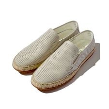 通気性抜群なパンチングシューズ