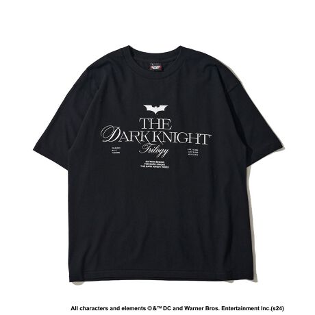 [^:1225362151]`3ŊBwTHE DARK KNIGHT TrilogyxOtBbNTVcBNXgt@[Em[ēɂobg}O\\wobg} rMYxw_[NiCgxw_[NiCg CWOx\\̌JNzAVvꂽfUCBobg}[NƗȃ^C|OtBȀd݂ÂɌ܂B~j}łȂAt@̐Sɐ[hꖇłBSCREENSTARS ~ fjɎc閼R{B5.6IX̃Rbg100%̑fނgpSn̗ǂx[VbNȂsVcB̘eɖDڂ̂ȂۓdlŒSnQłB