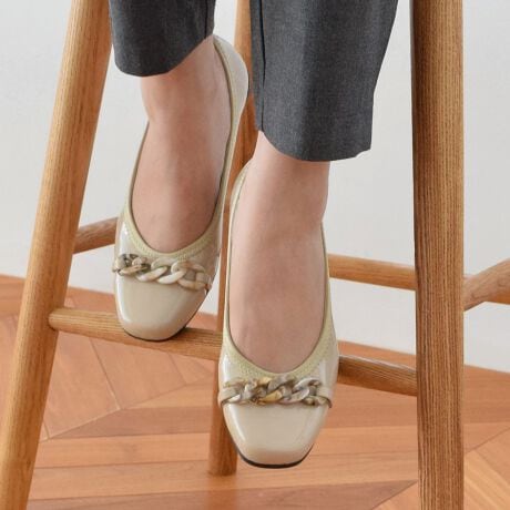 スクエアトゥパンプス