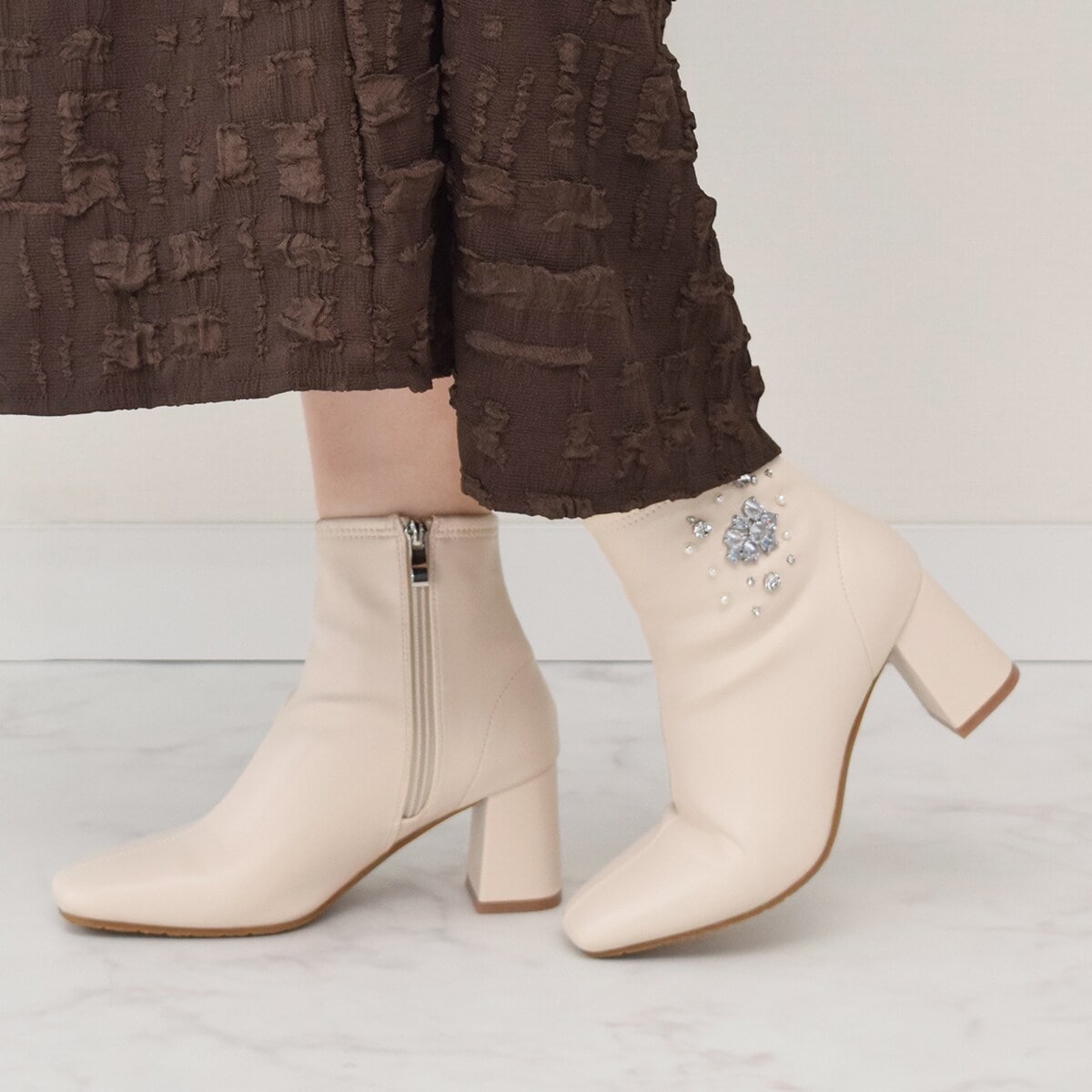 片足300g】軽量 ビジューバックル厚底ショートブーツ | アルテミス by