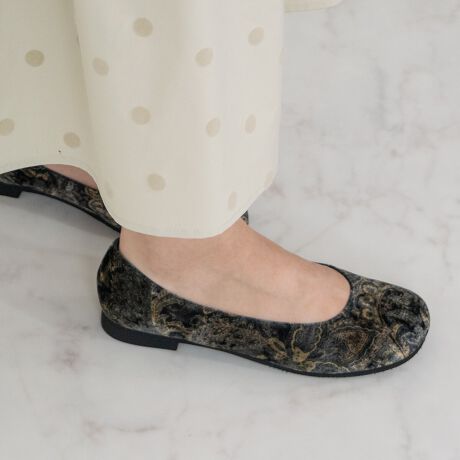 [^:551551]Iu[NgD̊ۂ݂VGbgl킢oGV[YB{̌`ɋ߂Iu[NgD́AŜŃoX悭̏dx邱ƂłAɂ̂Bŵт̂сAтɐSn悳L闚SnłBR[fBl[gɍ킹₷g[ŁAfC[Ɏg₷ACełB~͍RۏL@\tIyBridget Birkin^uWbgo[LzCȂfUC̒Ɂh̉炵hւ̎v߂uuWbgo[LvBוɂ܂ł΂߂ꂽXC[gȃfBe[AG^[iȉASeޑʂȕ\o܂BATTENTIONEYߒɐ鑽̃LYVꍇ܂B܂fނ̓A኱̐FCꂪꍇ܂Apɂ͖育܂BEAɑjꍇ܂iɉe͂܂BEBě̓ɂFČꍇ܂ B܂Aql̂gPCj^[X}[gtHʂȂǂ̊ɂFۂ̏iƈČꍇ܂BETCYZ(\L)͂܂ŖڈƂȂ܂B̌`ɂKTCY̌l܂Bd:158g