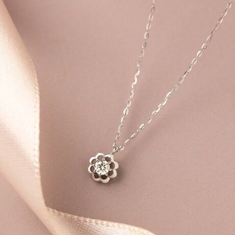 [^:394793300]2025 Winter Collection sWaltztXyVBOXɃWG[݂܂B yFrill swirl-tX[-zn[g&L[sbh̃_ChŌP\eBAlbNXBt̂悤ȐΘǵAc̐ɍ킹ĂӂƕLhXC[W܂By₩ɗxu̔؂fUCłBu₩ȃzCgS[ȟ򂪁A_Ch̐ꂽPwĂĂ܂BD낳ƖlbNX́Ax悤Ƀ}eBbNɂ߂AR[fBl[gɋCivXĂACełB *eCNAbv̏íA{̐El̎dɂꂽMade in JapanłB*gpĂ΂ɂ͑̐F܂AB