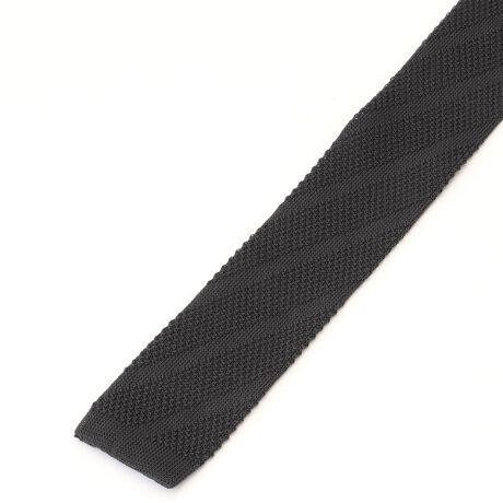 ムッシュニコルのニットタイ。シャドーストライプ柄のニットタイ。カジュアルになりがちなニットタイを深みのある色合いと組織柄でシックに仕上げました。上品なスタイリングを演出するシルク１００％素材を使用したタイです。[型番:1162-7110]