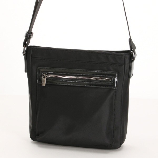 【極美品】MONSIEUR NICOLE ムッシュニコル　ショルダーバッグ　黒 MONSIEUR NICOLE ショルダーバッグ レザーショルダーバッグ