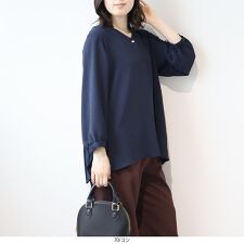 【大きいサイズ】Vネックバックプリーツブラウス