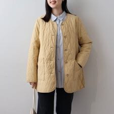 【大きいサイズ】ノーカラーパイピングスプリングキルトジャケット