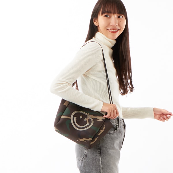 COOCO（クーコ）SMILEY ダイバー素材 ショルダーバッグ にこ