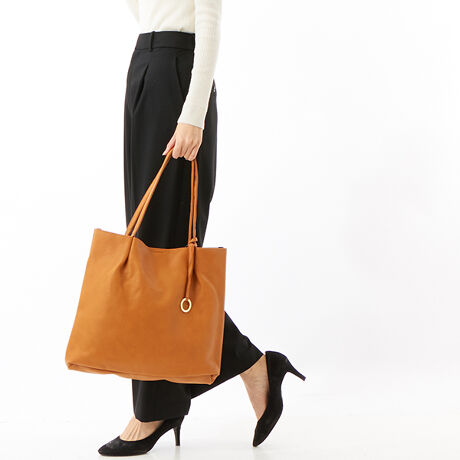 [^ԁF25131-11001]COOCO(N[R)̒ԁIlC̍g[gobOłBƂĂyꖇdẴtFCNU[gVvfUCʋ΁Eʊwɕ֗A4TCYyX傫߃TCYłB̓bVfނ̎[|Pbg񂠂ċ@\IIybg{gz_[Ă̂Ő܂肽ݎPȂǂ̎[ɂ֗łIӎ\Ȍɋ߂J[ɂČfڂĂ܂Agp̃p\RX}[gtHȂǂ̒[̊ɂāAۂ̐FƈقȂČꍇ܂B\߂BTvŎBeĂ鏤i܂B̏ꍇAۂ̏iƂ͐FEdlقȂꍇ܂̂ŁA\߂ByCOOCO/N[Rzu肰Ȃghvu@\vuDAILYvL[[hɓONEOFFǂȃV[łR[fBl[gɊy▾邳Aɂ͑lۂfGȃGbZXɂȂ肽Bȑz͂BAGuhłBTCYFA4TCYΉE500mlybg{g|PbgF7JF}OlbgdʁF525gTCYF37cm/33.5/܂10cm/nh25cmîCɓo^uîCɓo^vōēגʒmAXg̒ʒmAZ[ʒmAĂē׎ɒʒm󂯎邱Ƃł܂IЂo^BuĥCɓo^uuĥCɓo^vŐViēׂȂǁAȏ󂯎邱Ƃł܂IЂo^B