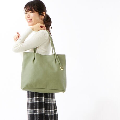 [^ԁF25131-11001]COOCO(N[R)̒ԁIlC̍g[gobOłBƂĂyꖇdẴtFCNU[gVvfUCʋ΁Eʊwɕ֗A4TCYyX傫߃TCYłB̓bVfނ̎[|Pbg񂠂ċ@\IIybg{gz_[Ă̂Ő܂肽ݎPȂǂ̎[ɂ֗łIӎ\Ȍɋ߂J[ɂČfڂĂ܂Agp̃p\RX}[gtHȂǂ̒[̊ɂāAۂ̐FƈقȂČꍇ܂B\߂BTvŎBeĂ鏤i܂B̏ꍇAۂ̏iƂ͐FEdlقȂꍇ܂̂ŁA\߂ByCOOCO/N[Rzu肰Ȃghvu@\vuDAILYvL[[hɓONEOFFǂȃV[łR[fBl[gɊy▾邳Aɂ͑lۂfGȃGbZXɂȂ肽Bȑz͂BAGuhłBTCYFA4TCYΉE500mlybg{g|PbgF7JF}OlbgdʁF525gTCYF37cm/33.5/܂10cm/nh25cmîCɓo^uîCɓo^vōēגʒmAXg̒ʒmAZ[ʒmAĂē׎ɒʒm󂯎邱Ƃł܂IЂo^BuĥCɓo^uuĥCɓo^vŐViēׂȂǁAȏ󂯎邱Ƃł܂IЂo^B