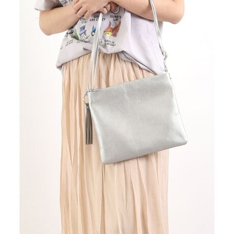 [^ԁF25131-11313]VvȂꂽfUC͂ȃVNU[V_[obOłBItzCgAubNACgbhAVo[4FWJŁA܂܂ȃV[R[fBl[gɍ킹ĂIт܂B|Cg̓obOɕtȃ^bZBy₩ȃANZgvXAgʂȊOo܂ŕL􂵂܂B܂Az[\ȎpIȃTCYŁAڂłȂg̗ǂ˔Ă܂B߃|Cgӂ{vf: VNU[̏_炩ȎƑϋv́BJ[WJ: Ԃ̃ubNItzCgɉAۗCgbhVo[pӁB^bZtfUC: VvȌ`ɓAGKgȈۂoB[: z]TœTCYŁA̕Ki[BVvȃfUCƎp˔̃V_[obÓAMtgɂœKłBЂɎāA̖͂̊ĂBӎ\Ȍɋ߂J[ɂČfڂĂ܂Agp̃p\RX}[gtHȂǂ̒[̊ɂāAۂ̐FƈقȂČꍇ܂B\߂BTvŎBeĂ鏤i܂B̏ꍇAۂ̏iƂ͐FEdlقȂꍇ܂̂ŁA\߂ByCOOCO/N[Rzu肰Ȃghvu@\vuDAILYvL[[hɓONEOFFǂȃV[łR[fBl[gɊy▾邳Aɂ͑lۂfGȃGbZXɂȂ肽Bȑz͂BAGuhłBTCYFzΉ|PbgF3JFt@Xi[dʁF300gTCYF25cm/21cm/V_[120cm/J23cmîCɓo^uîCɓo^vōēגʒmAXg̒ʒmAZ[ʒmAĂē׎ɒʒm󂯎邱Ƃł܂IЂo^BuĥCɓo^uuĥCɓo^vŐViēׂȂǁAȏ󂯎邱Ƃł܂IЂo^B