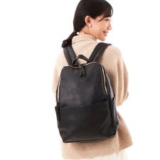 定番 人気商品【COOCO】フェイクレザー9ポケットリュック PC対応 A4収納可能