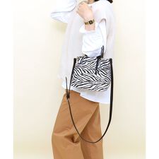 クーコ(cooco)の【COOCO】アニマル柄つまみハンドル2WAY トートバッグ  ショルダーバッグ