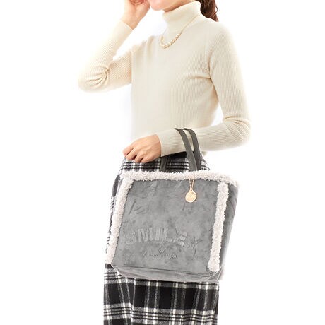 [^ԁF25531-11711]XNGA^̃tFCN[gSMILEYg[gobOoIƂƂGSñtFCNXG[h̕\ʂƁARr̃{AfނGߊvXĂ܂B\ʂɂ͂肰ȂS̎hJAƌ郁^`[͗ʂɃSƂrlhkdxtFCX󂳂Ă܂BB5TCYyX[BiԍF25531-11711ỉ摜̓Tv̂߁Aۂ̐iƂ́AdlHATCY኱قȂꍇ܂Bӎ\Ȍɋ߂J[ɂČfڂĂ܂Agp̃p\RX}[gtHȂǂ̒[̊ɂāAۂ̐FƈقȂČꍇ܂B\߂BTvŎBeĂ鏤i܂B̏ꍇAۂ̏iƂ͐FEdlقȂꍇ܂̂ŁA\߂BCOOCOyCOOCO/N[Rzu肰Ȃghvu@\vuDAILYvL[[hɓONEOFFǂȃV[łR[fBl[gɊy▾邳Aɂ͑lۂfGȃGbZXɂȂ肽Bȑz͂BAGuhłBTCYFaTTCYΉETOOybg{g|PbgFQJF}OlbgdʁF410gTCYF26cm/26cm/܂12cm/nh13cm/V_[113cm/J34cmîCɓo^uîCɓo^vōēגʒmAXg̒ʒmAZ[ʒmAĂē׎ɒʒm󂯎邱Ƃł܂IЂo^BuĥCɓo^uuĥCɓo^vŐViēׂȂǁAȏ󂯎邱Ƃł܂IЂo^B