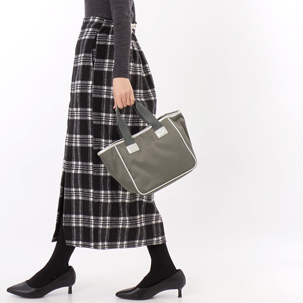 トートバッグ 選べるイニシャル【花文字2】ネイビー ハンドバッグ 軽量